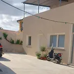 Πανσιόν Private Yellow At Palma De Sols No Shared Living Spaces 3*