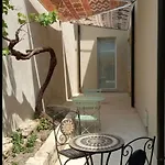 Private Yellow At Palma De Sols No Shared Living Spaces Πανσιόν SantʼAntìoco