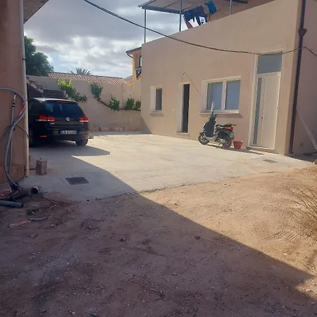 Charming Santantioco Yellow With 2-way Air Con Uncovered Parking Gæstehus Sant'Antìoco