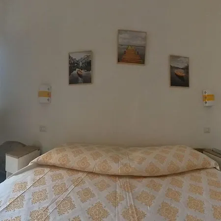Sant Antioco Yellow Apartment With 2 Way Air Con