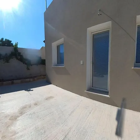 Sant Antioco Yellow Apartment With 2 Way Air Con *