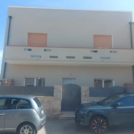 Sant Antioco Yellow Apartment With 2 Way Air Con SantʼAntìoco