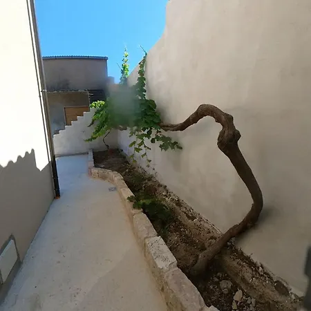 Private Yellow At Palma De Sols No Shared Living Spaces Penzion SantʼAntìoco