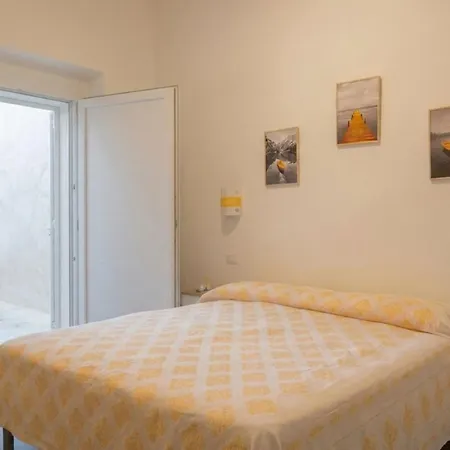 Penzion Private Yellow At Palma De Sols No Shared Living Spaces 3*