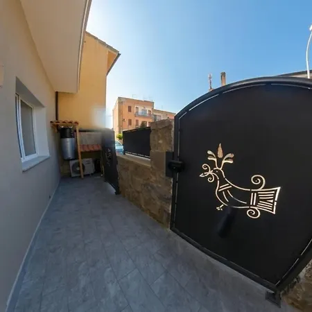 Private Yellow At Palma De Sols No Shared Living Spaces 3* SantʼAntìoco