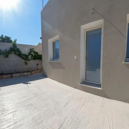 Penzion Private Yellow At Palma De Sols No Shared Living Spaces SantʼAntìoco