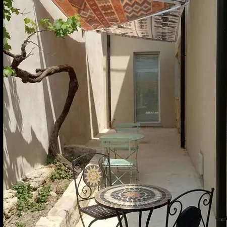 Private Yellow At Palma De Sols No Shared Living Spaces Penzion SantʼAntìoco