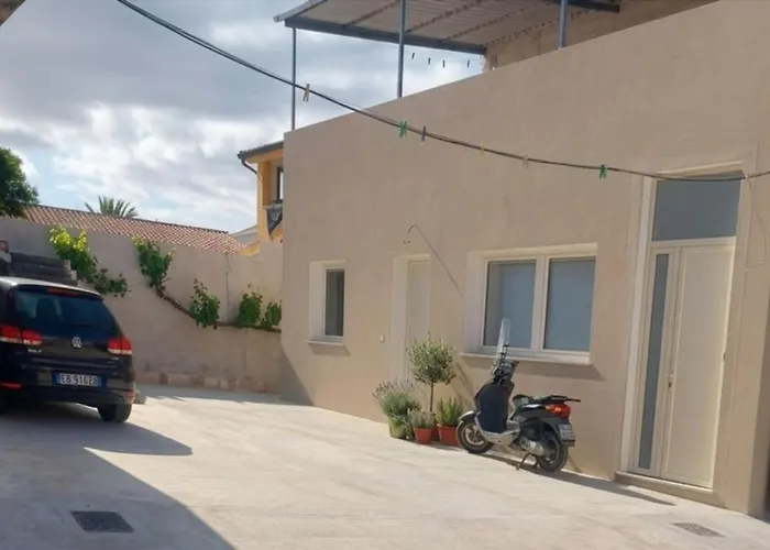 Pensionat Private Yellow Apartment At Palma De Sols No Shared Living Spaces 3*